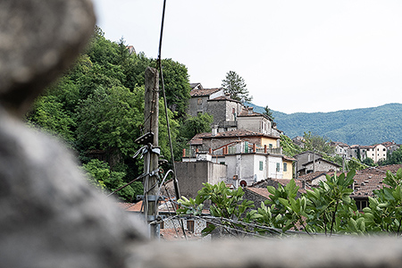 Häuser am Berg in Italien - Janet Große Fotografin