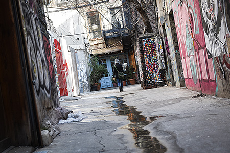 New York Gasse mit Grafittis - Janet Große Fotografin Streetphotography