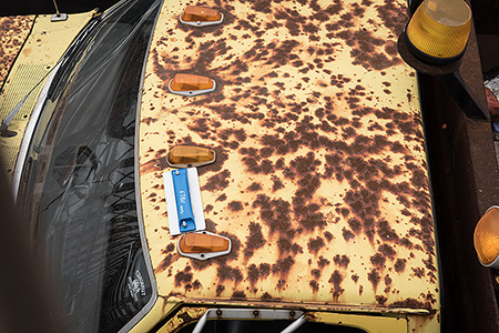 Verrostetes Dach eines gelben Pickups - Janet Große Fotografin Streetphotography