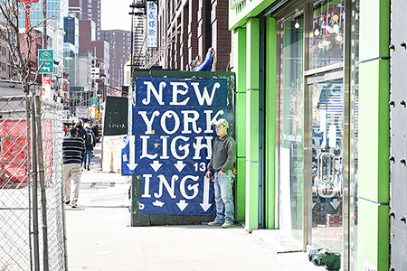 New York Lightning Schriftzug an Mauer - Janet Große Fotografin Streetphotography
