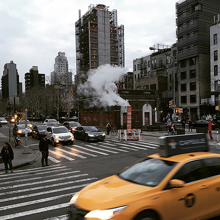 New York Kreuzung mit Taxi und Zebrastreifen - Janet Große Fotografin Streetphotography